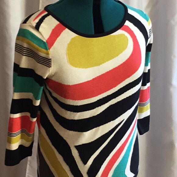 Abstract design lightweight sweater with 3/4 length sleeves in petite medium - Picture 3 of 8
